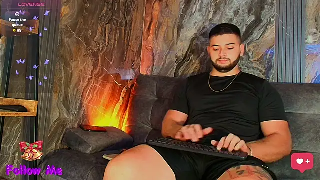 Snapshot of Andrew_Brown chatting on 01/03/25, 04:27 Andrew Brown online show from 01/03/25, 04:27