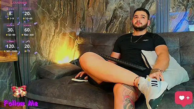 Snapshot of Andrew_Brown chatting on 01/11/25, 08:32 Andrew Brown online show from 01/11/25, 08:32