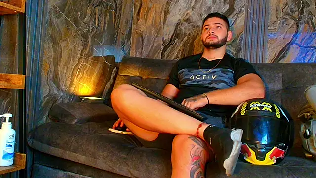 Snapshot of Andrew_Brown chatting on 02/01/25, 04:22 Andrew Brown online show from 02/01/25, 04:22