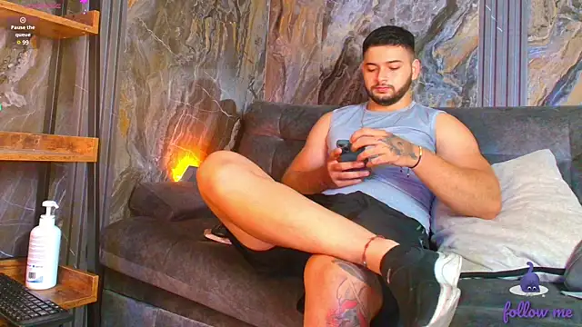 Snapshot of Andrew_Brown chatting on 02/12/25, 02:21 Andrew Brown online show from 02/12/25, 02:21