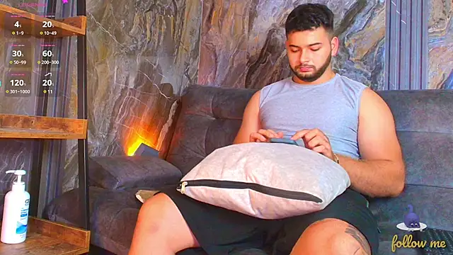 Snapshot of Andrew_Brown chatting on 02/12/25, 08:29 Andrew Brown online show from 02/12/25, 08:29