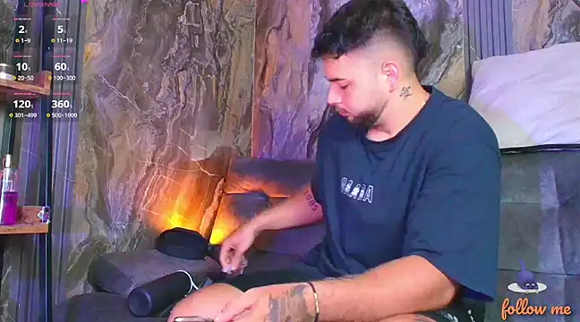 Snapshot of Andrew_Brown chatting on 03/11/25, 02:18 Andrew Brown online show from 03/11/25, 02:18