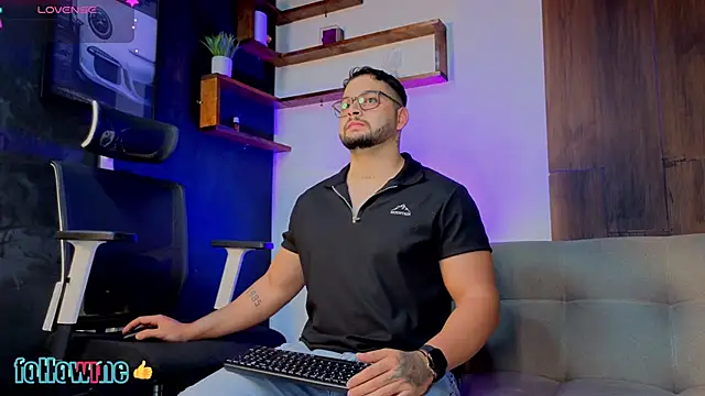 Snapshot of Andrew_Brown chatting on 10/24/25, 07:32 Andrew Brown online show from 10/24/25, 07:32