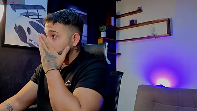 Snapshot of Andrew_Brown chatting on 10/25/25, 04:13 Andrew Brown online show from 10/25/25, 04:13