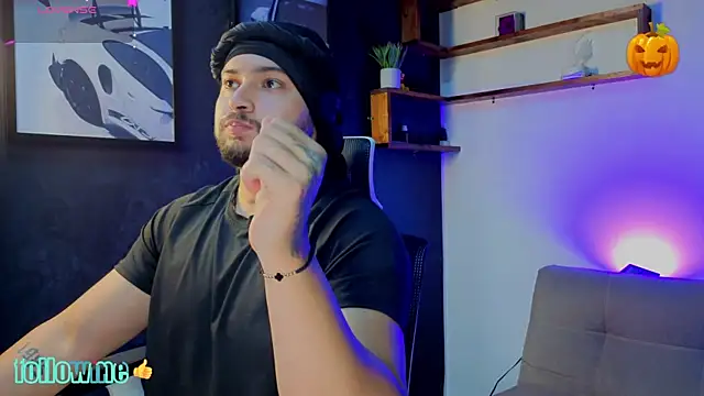 Snapshot of Andrew_Brown chatting on 11/04/25, 04:17 Andrew Brown online show from 11/04/25, 04:17