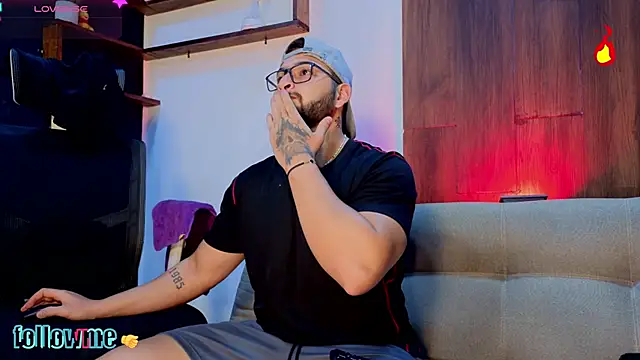 Snapshot of Andrew_Brown chatting on 11/28/25, 02:20 Andrew Brown online show from 11/28/25, 02:20