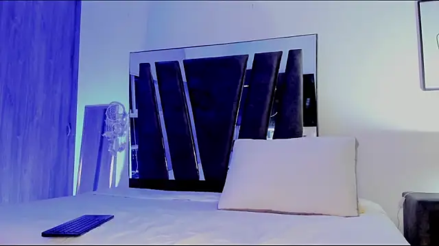 HollyEvanz online show from 09/28/25, 11:54