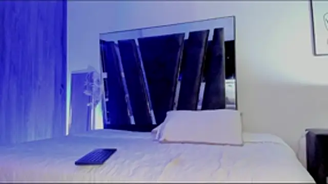 HollyEvanz online show from 10/27/25, 12:36