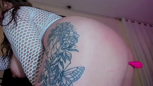 Snapshot of Karla_Rodriguezx chatting on 02/04/25, 03:15 Karla Rodriguezx online show from 02/04/25, 03:15