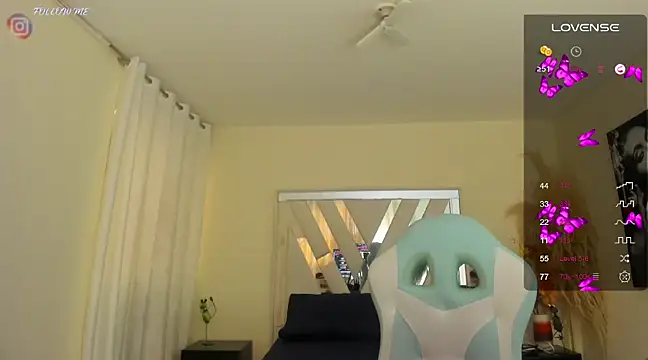 Snapshot of Karla_Rodriguezx chatting on 02/21/25, 03:32 Karla Rodriguezx online show from 02/21/25, 03:32