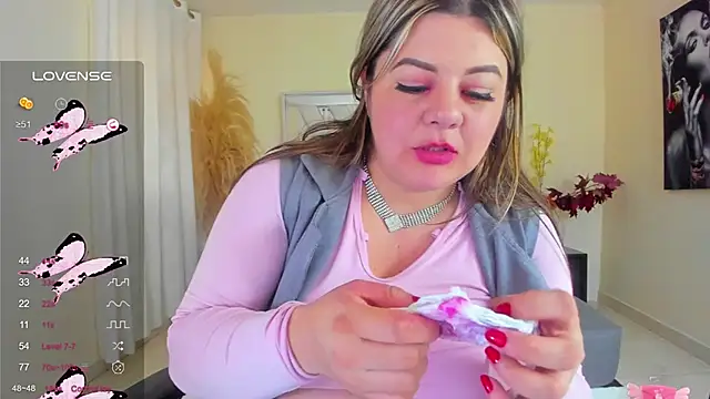 Snapshot of Karla_Rodriguezx chatting on 03/15/25, 06:54 Karla Rodriguezx online show from 03/15/25, 06:54