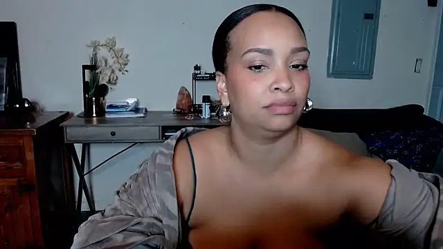 SashaEstrella online show from 10/25/25, 06:43