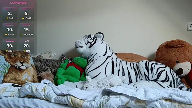 Snapshot of Love_Bert chatting on 03/04/25, 09:51 Love Bert online show from 03/04/25, 09:51