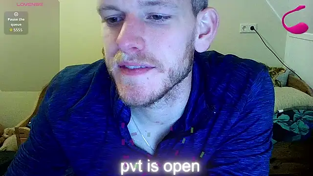 Snapshot of Love_Bert chatting on 10/31/25, 09:16 Love Bert online show from 10/31/25, 09:16