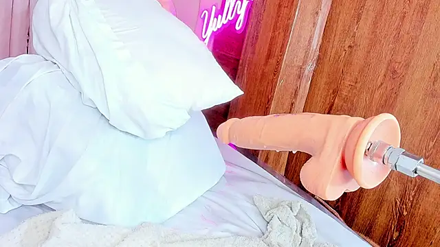 queen yully online show from 03/22/25, 10:59