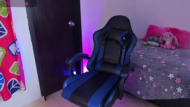 roseliam25 online show from 11/04/25, 07:02