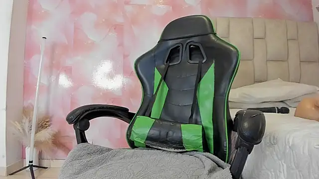 aida rose  online show from 11/21/25, 05:33