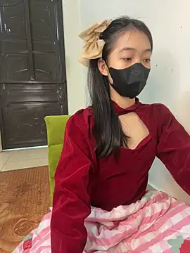 Snapshot of DA-EUN chatting on 12/14/24, 02:45 DA-EUN online show from 12/14/24, 02:45