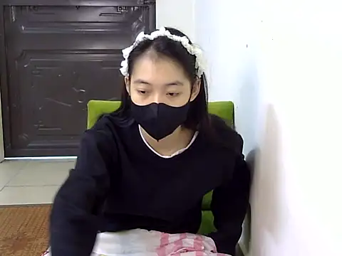 Snapshot of DA-EUN chatting on 12/21/24, 02:41 DA-EUN online show from 12/21/24, 02:41