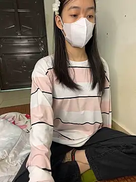 Snapshot of DA-EUN chatting on 12/23/24, 01:29 DA-EUN online show from 12/23/24, 01:29
