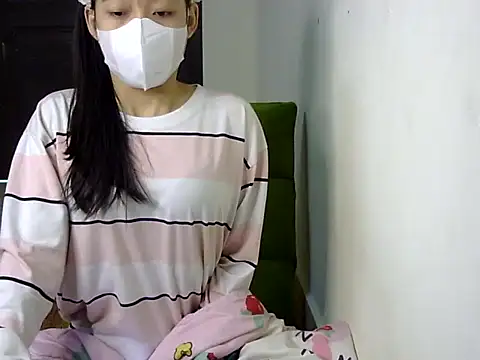 Snapshot of DA-EUN chatting on 12/23/24, 04:33 DA-EUN online show from 12/23/24, 04:33