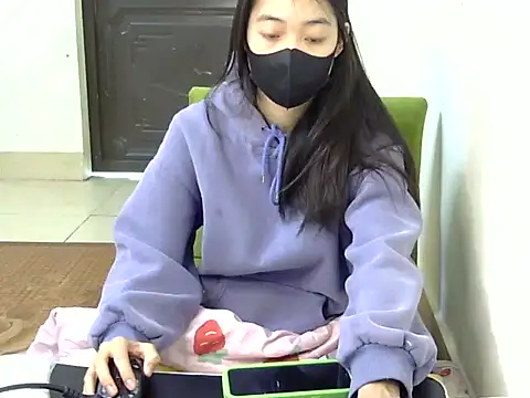 Snapshot of DA-EUN chatting on 12/28/24, 03:15 DA-EUN online show from 12/28/24, 03:15