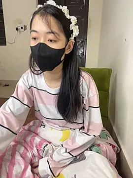 Snapshot of DA-EUN chatting on 12/29/24, 02:49 DA-EUN online show from 12/29/24, 02:49