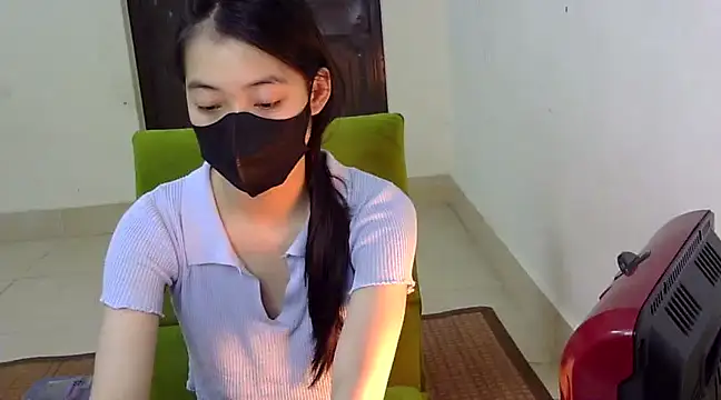 Snapshot of DA-EUN chatting on 03/13/25, 03:33 DA-EUN online show from 03/13/25, 03:33
