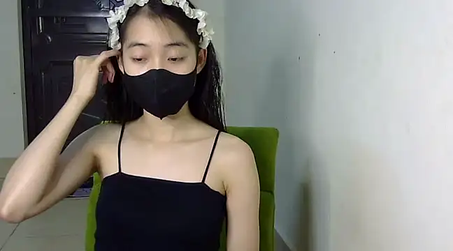 Snapshot of DA-EUN chatting on 03/23/25, 08:59 DA-EUN online show from 03/23/25, 08:59