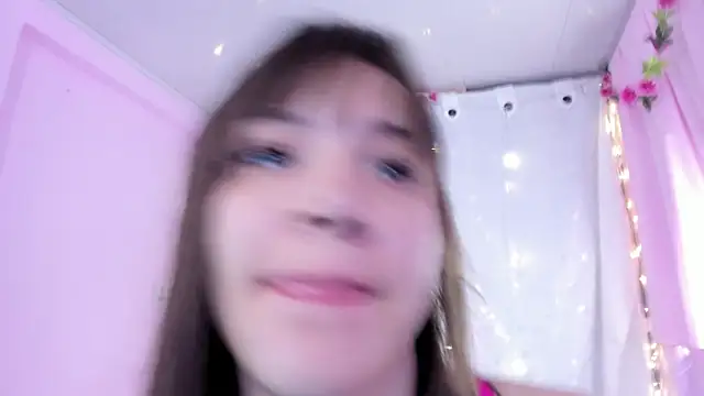 Snapshot of Samanta_roberts1 chatting on 02/24/25, 11:32 Samanta roberts1 online show from 02/24/25, 11:32