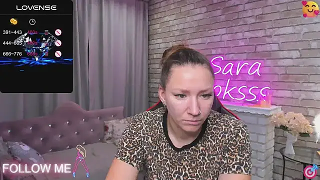 Snapshot of SarahCoksss chatting on 02/02/25, 01:23 SarahCoksss online show from 02/02/25, 01:23