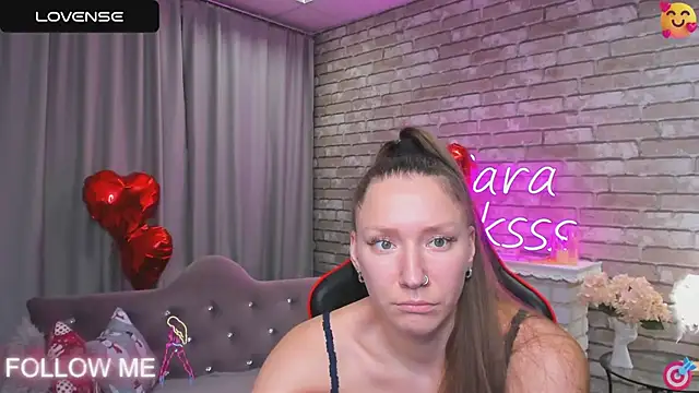 Snapshot of SarahCoksss chatting on 02/20/25, 03:23 SarahCoksss online show from 02/20/25, 03:23
