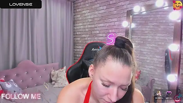 Snapshot of SarahCoksss chatting on 03/16/25, 03:25 SarahCoksss online show from 03/16/25, 03:25