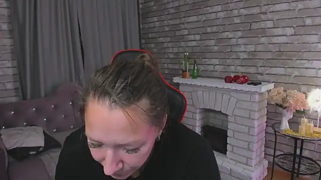 Snapshot of SarahCoksss chatting on 10/22/25, 12:33 SarahCoksss online show from 10/22/25, 12:33