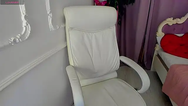 Snapshot of Lily_Marlin chatting on 05/29/26, 01:36 Lily Marlin online show from 05/29/26, 01:36