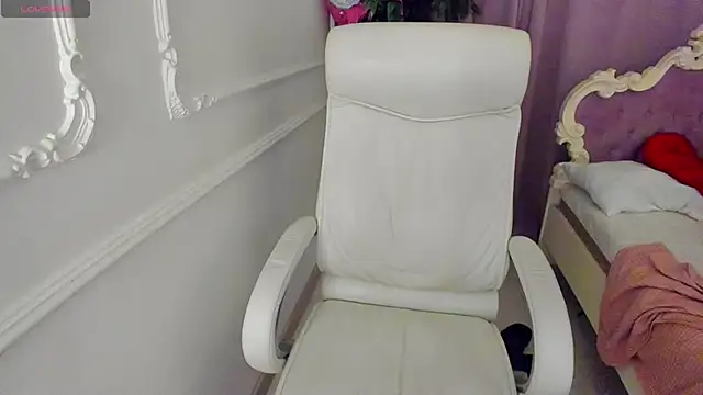 Snapshot of Lily_Marlin chatting on 06/05/26, 02:40 Lily Marlin online show from 06/05/26, 02:40