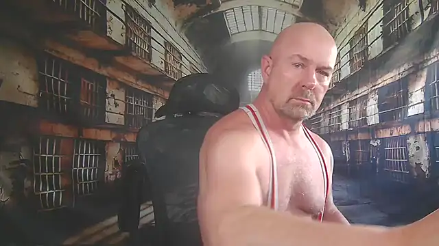 Snapshot of ManlyPrisonGuy chatting on 05/07/26, 02:11 ManlyPrisonGuy online show from 05/07/26, 02:11