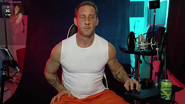 Snapshot of FiftyShadez chatting on 12/21/25, 01:46 FiftyShadez online show from 12/21/25, 01:46