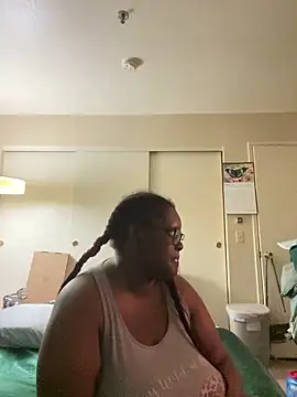 Snapshot of Yagurl__west chatting on 01/17/25, 06:47 Yagurl west online show from 01/17/25, 06:47