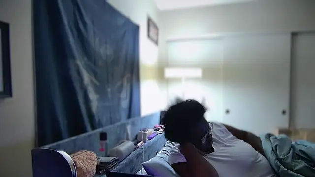 Snapshot of Yagurl__west chatting on 01/29/25, 01:48 Yagurl west online show from 01/29/25, 01:48