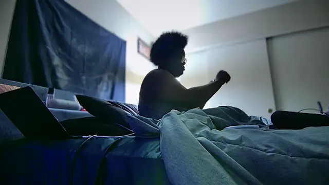 Snapshot of Yagurl__west chatting on 02/02/25, 02:48 Yagurl west online show from 02/02/25, 02:48