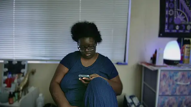 Snapshot of Yagurl__west chatting on 02/14/25, 12:51 Yagurl west online show from 02/14/25, 12:51