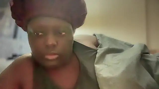 Snapshot of Yagurl__west chatting on 02/17/25, 06:53 Yagurl west online show from 02/17/25, 06:53