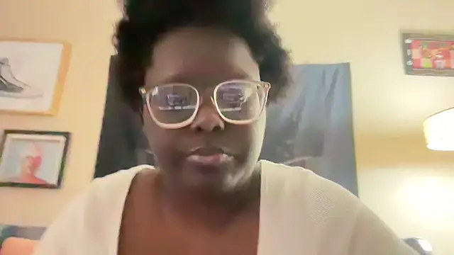 Snapshot of Yagurl__west chatting on 02/21/25, 12:05 Yagurl west online show from 02/21/25, 12:05