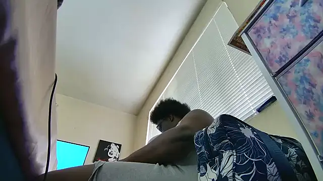 Snapshot of Yagurl__west chatting on 02/21/25, 11:32 Yagurl west online show from 02/21/25, 11:32