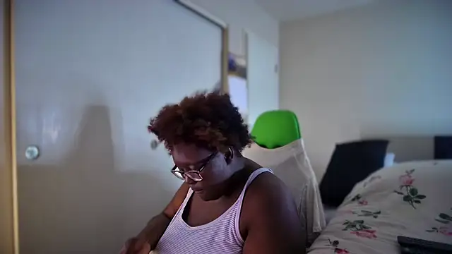 Snapshot of Yagurl__west chatting on 02/07/26, 04:16 Yagurl west online show from 02/07/26, 04:16