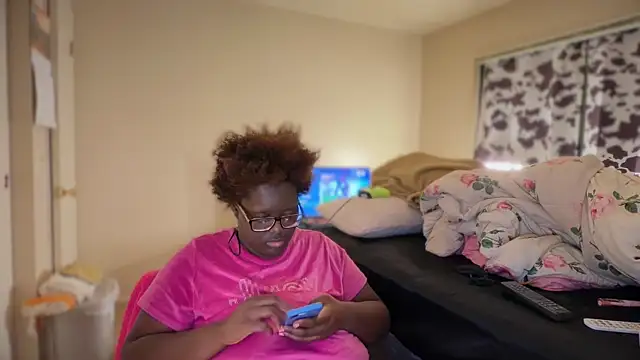 Snapshot of Yagurl__west chatting on 02/13/26, 03:35 Yagurl west online show from 02/13/26, 03:35