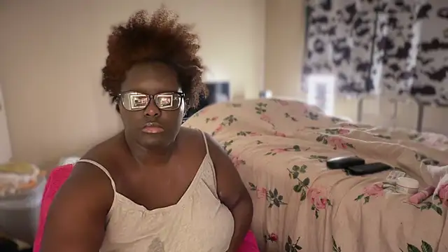 Snapshot of Yagurl__west chatting on 02/15/26, 07:38 Yagurl west online show from 02/15/26, 07:38