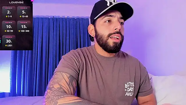 Snapshot of leo_thewolf_ chatting on 10/28/25, 08:11 leo thewolf online show from 10/28/25, 08:11