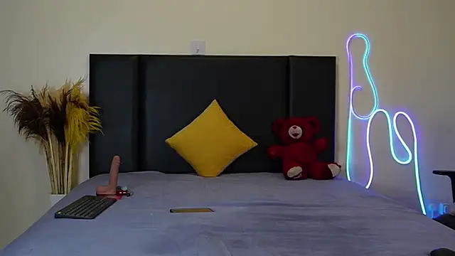 RosesRRed online show from 12/15/24, 04:07